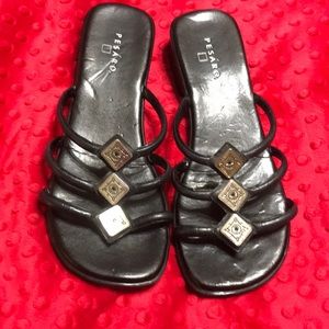 Cute 7.5 sandals with silver detail